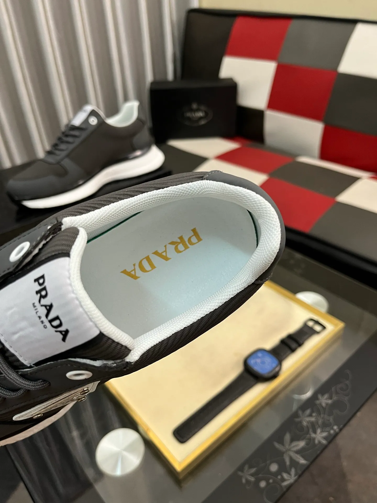 Men's Men's Shoes 💰458⌚️⌚️ Prada/Prada Men's new casual shoes, this sports shoe is made of imported calfskin upper with breathable mesh and breathable mesh lining. The foot pads are made of sheepskin, and the outsole is made of non-slip sports exclusive rubber outsole with logo. It feels good on the feet and is a fashionable item! Size: 38-44 4️⃣colors available